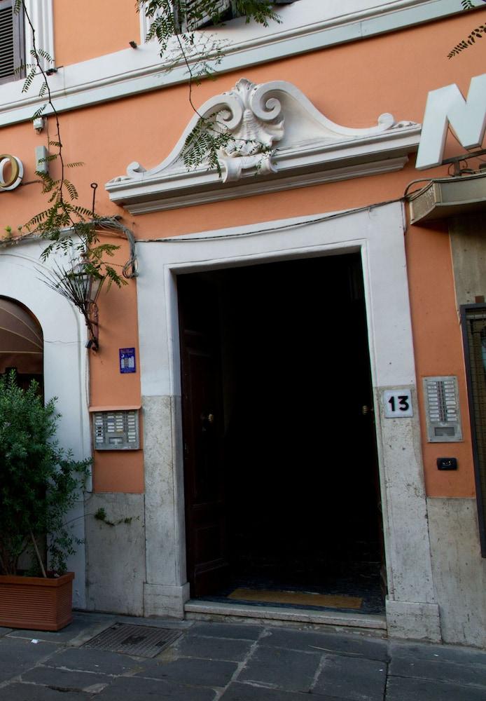 Gaudi Guesthouse Рим Экстерьер фото